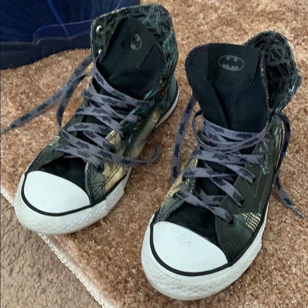 Kids Batman Chuck taylors size 3